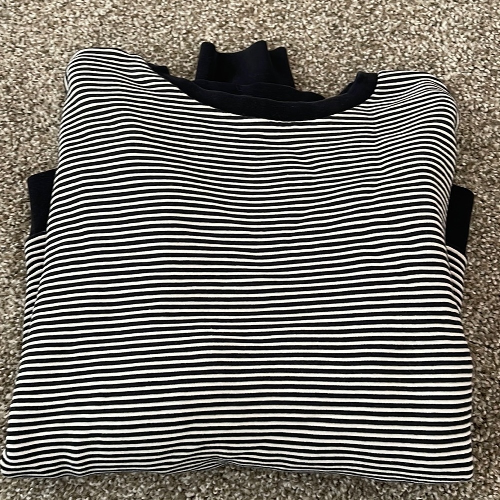 Black and white stripped crewneck